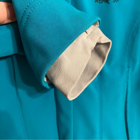 Women’s Small Mountain Hardwear Softshell Jacket - Picture 7 of 15